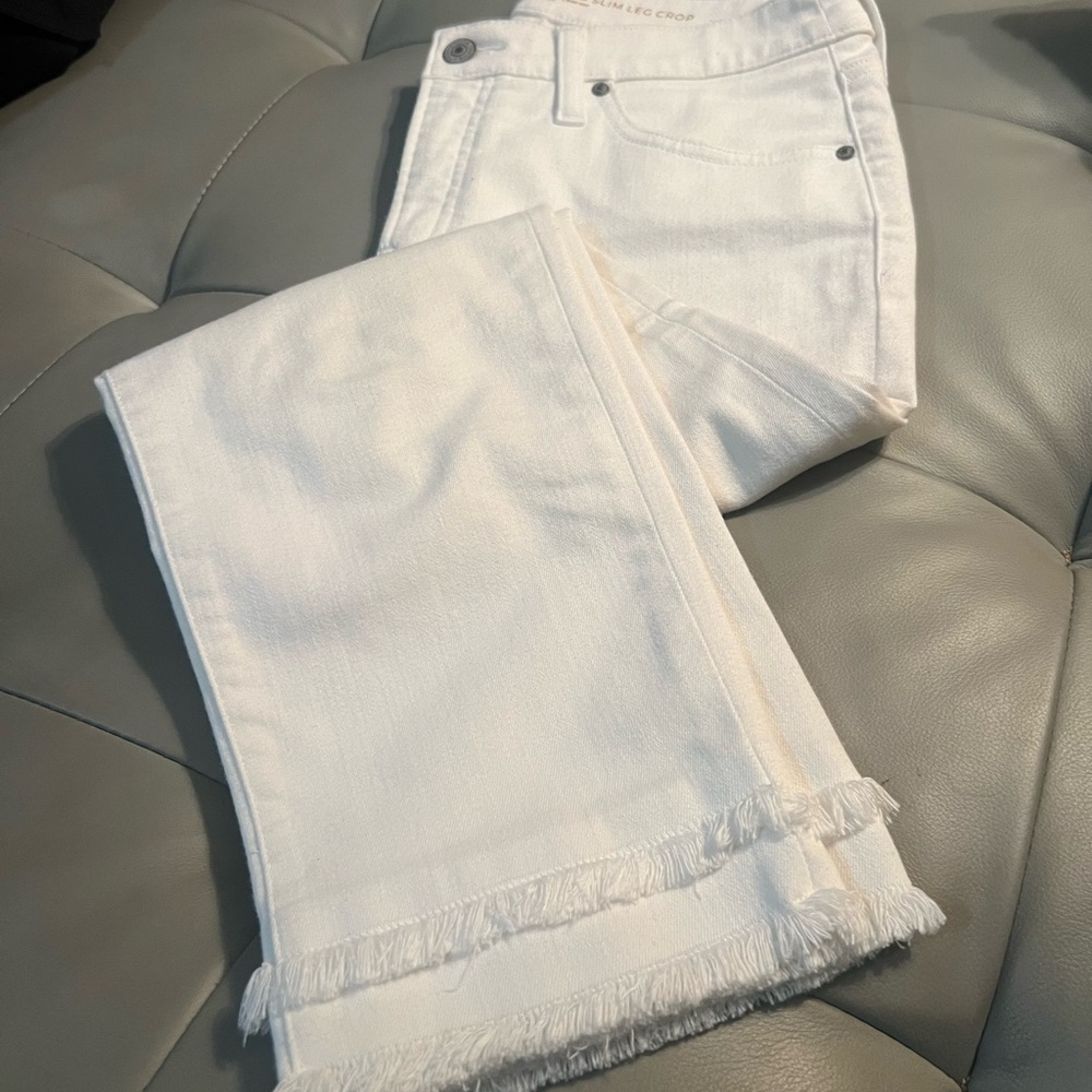 Chicos boutique girlfriend crops in like new condition. Size 00P (US 2).